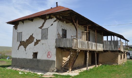 "Çerkes Evleri" de Depremde Ağır Yara Aldı