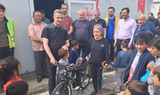 Isparta’dan Afşinli Depremzede Çocuklara Bisiklet