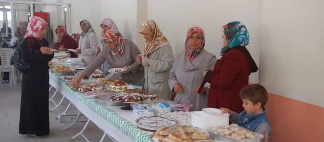  Afşin'de öğrenciler yararına kermes açıldı