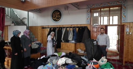 Afşin’den Suriyeli Sığınmacılara Giyim Malzemesi