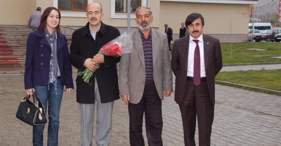 AK Parti Afşin İlçe Teşkilatı Öğretmenlere Gül Dağıttı