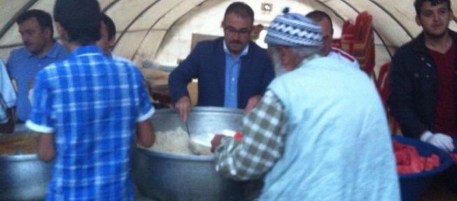 Başkan Güven, ilk orucu  ramazan çadırında açtı