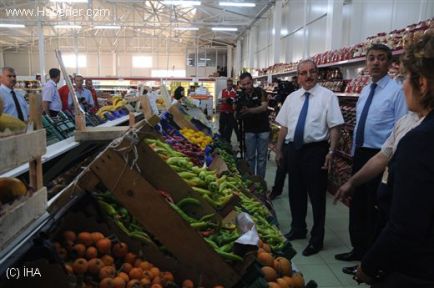 Çadır Kent Marketlerindeki Fiyatlar Valiyi Kızdırdı