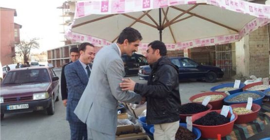 CHP Belediye Başkan Adayı Gökdoğan, Pazar esnafını ziyaret etti