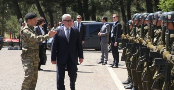 Cumhurbaşkanı Gauck Alman Askerleri Ziyaret Etti