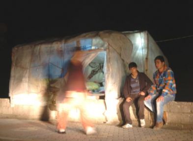 Deprem Korkusuyla Evlerinin Bahçesine Çadır Kurdular