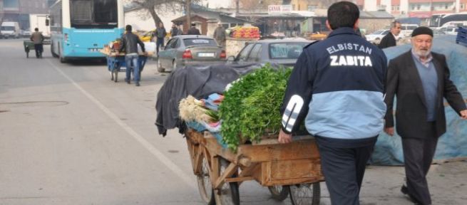  Elbistan'da Zabıta, Seyyar Satıcıları Caddeden Kaldırdı