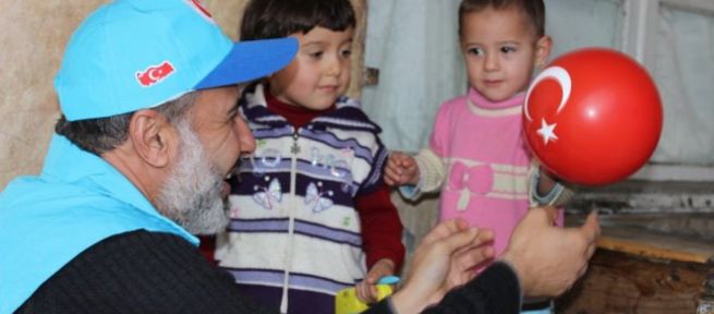  Kahramanmaraş'taki Suriyelilere Gıda ve Giyecek Yardımı