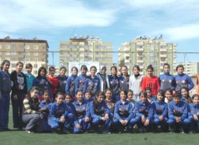 Kentin Tek Bayan Futbol Takımı, Sponsor Arıyor