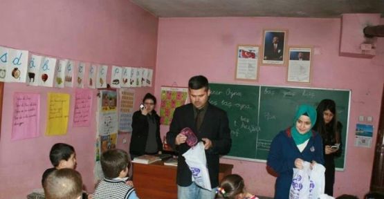 Köy Okullarına Yardım Eli Uzatıldı