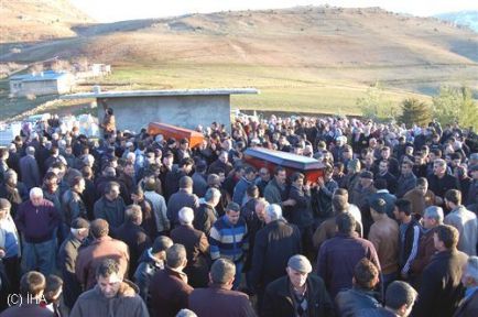 Pazarcık'taki Feci Kazada Ölen 10 kişiden 7'si Adıyaman'da Toprağa Verildi.