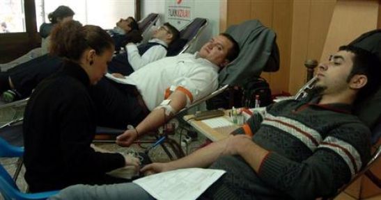 Üniversiteliler Kan Bağışında 